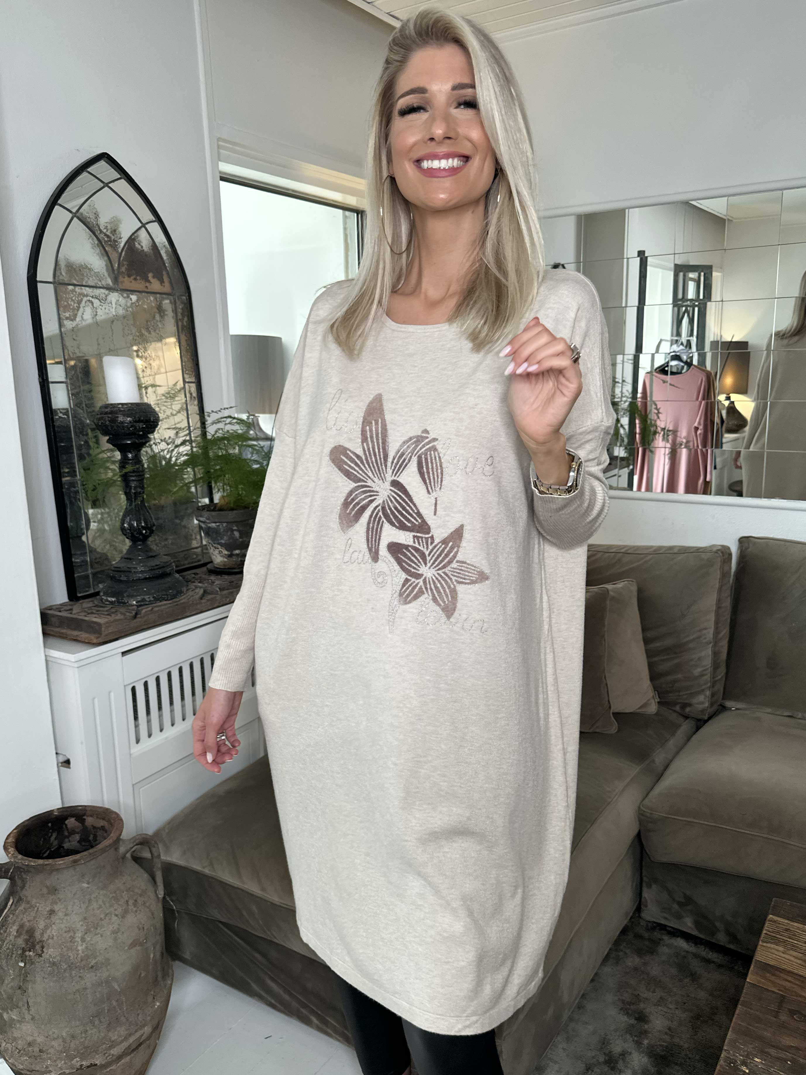 Amilie - Mjuk klänning med blommigt tryck